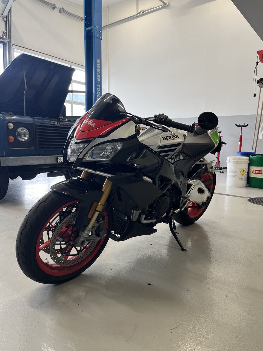 Aprilia Strasse: Aprilia Tuono v4 – Gebraucht aus Au Sg von san_8lvw 3