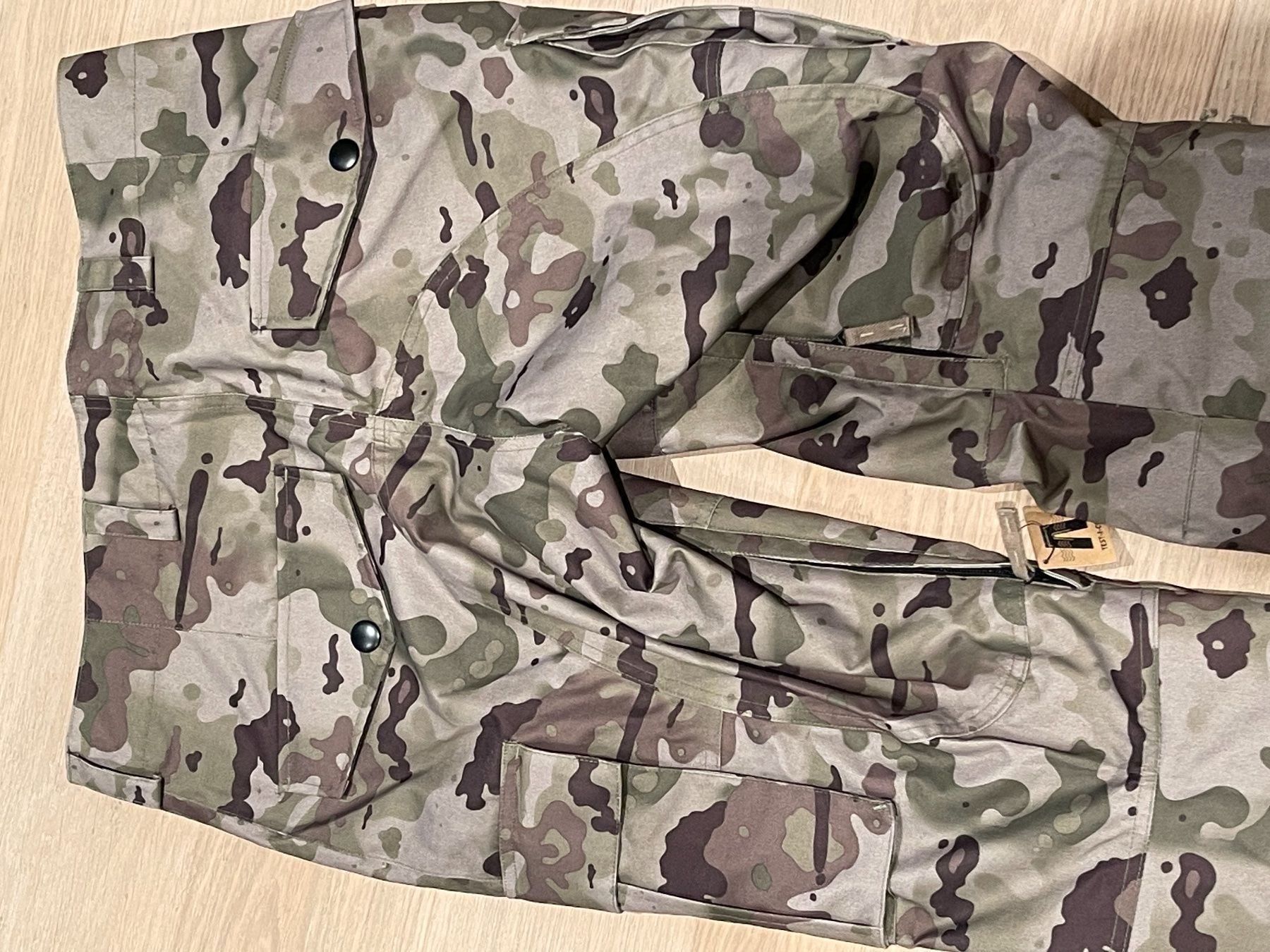 Burton Pantaloni: Burton Snowboard Hose Camouflage – Nuovo (secondo la descrizione) da Küsnacht ZH venduto da Nano_zh 2