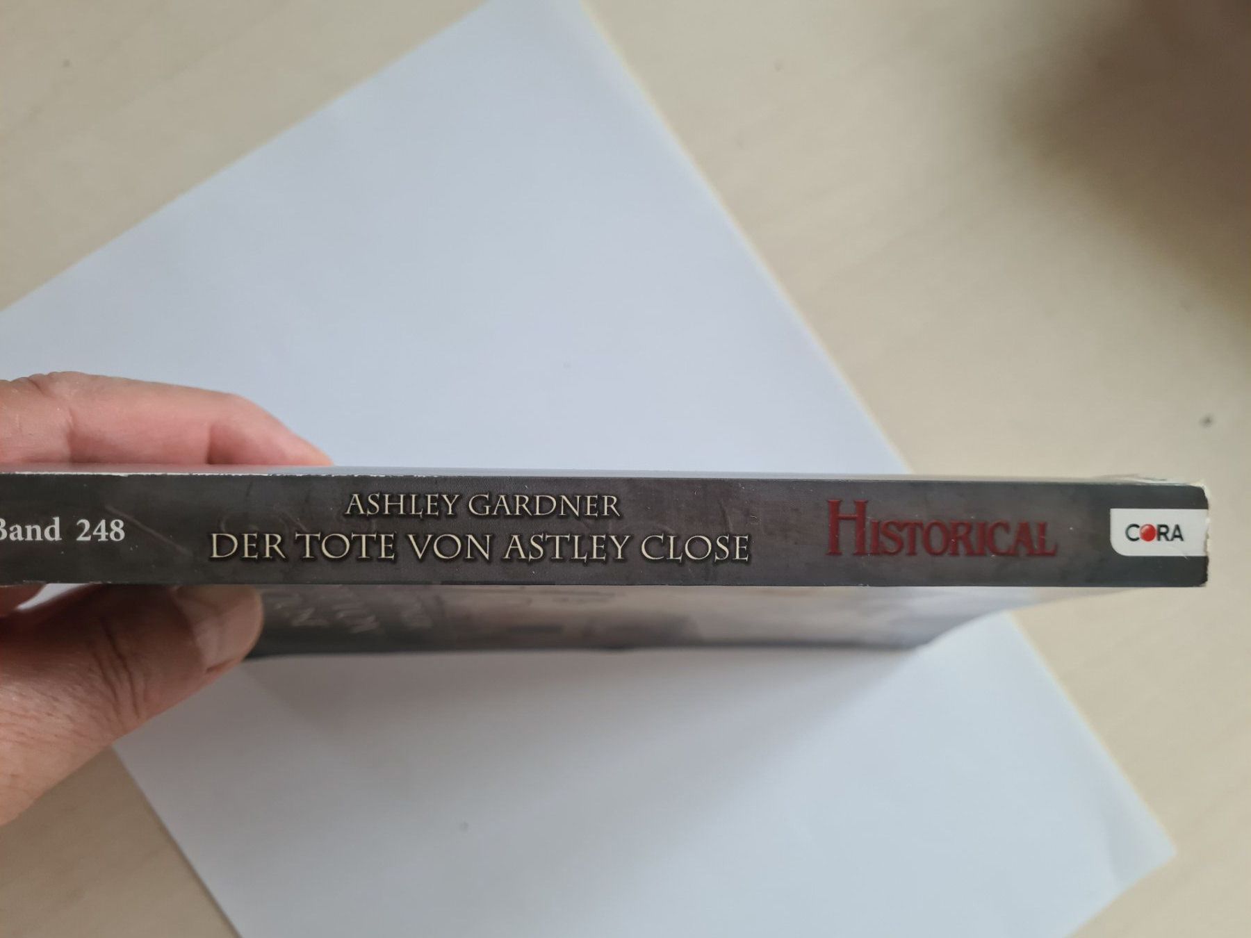 Bücher: Ashley Gardner "Der Tote von Astley Close" – Gebraucht aus Nyon von gss_7jsq 2