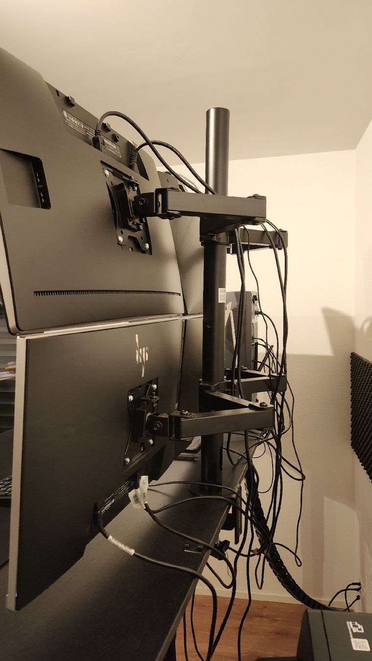 Hewlett Packard Monitore: 4 Monitore mit Halterung – Gebraucht aus Biel/Bienne von Grmscheli 2