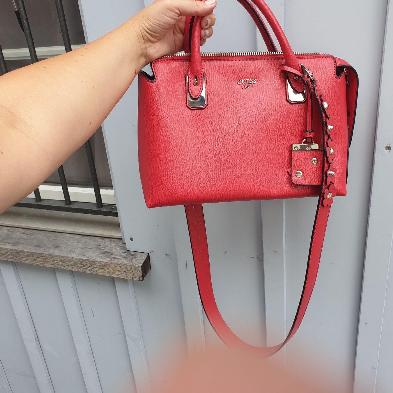 Guess Borse da donna: Wunderschöne Guess Damen Tasche – Usato da Zihlschlacht venduto da Sun25 2