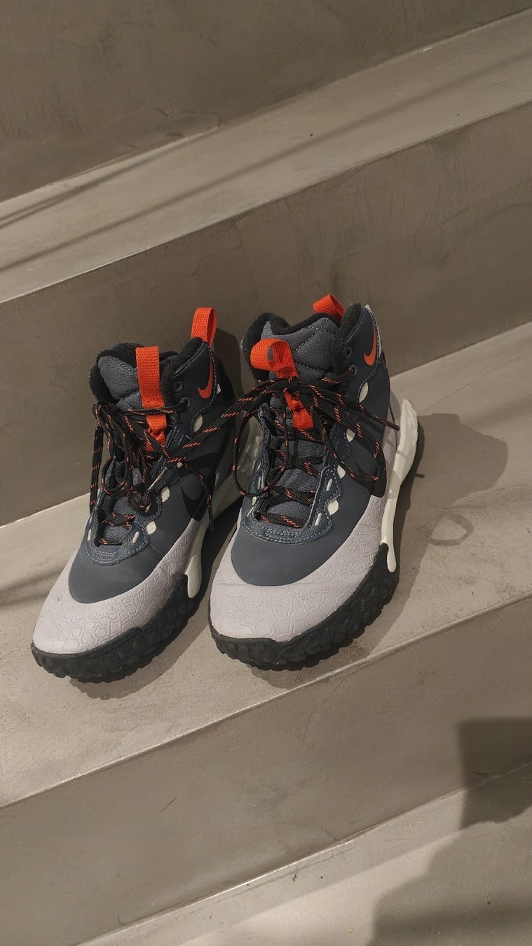 Nike Chaussures garçon: Chaussures Nike, gris, taille 36.5 – D'occasion à Troistorrents par Suishy 1