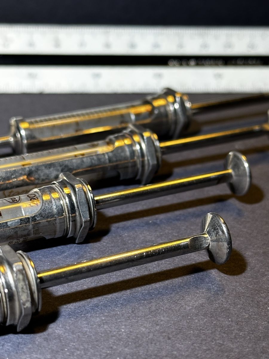 Medizinaltechnik: Vintage Syringes 2ml Swiss Made – Gebraucht aus Zürich von RatsTreasure 2