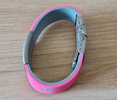 Bracelet Geolocalisable rose en silicone - Jamais utilisé !