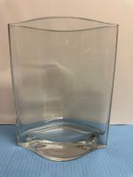 Vase en verre transparent asymétrique