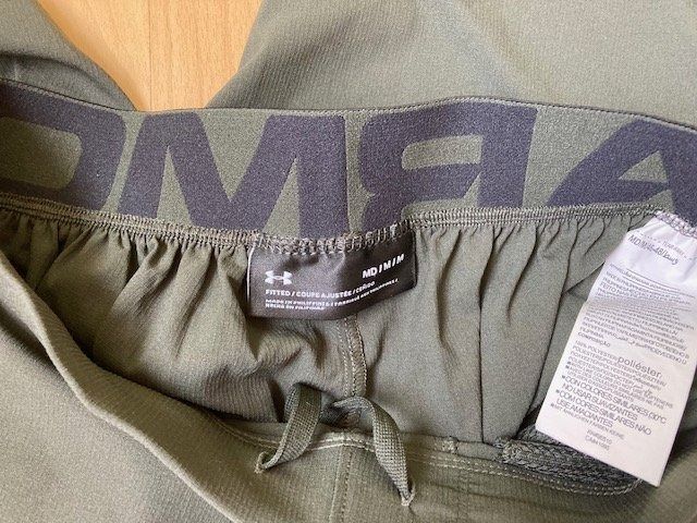 Pantaloni: Schöne Sporthose, Under Armour, M, neu – Nuovo (secondo la descrizione) da Cham venduto da I7I7 4