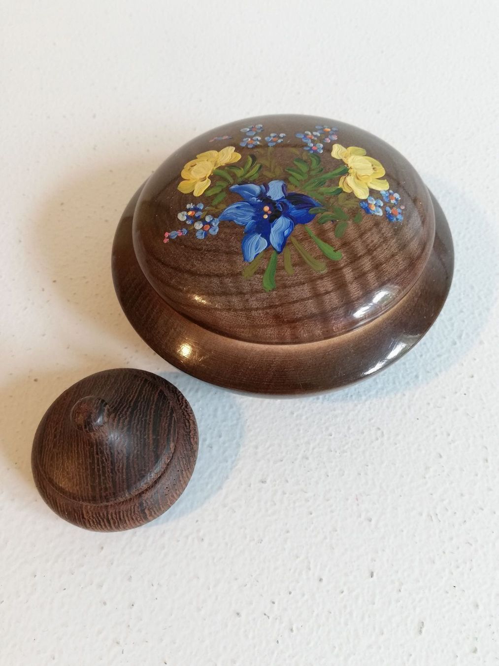 Articoli in legno: Dosen Holz Sammlung 2 Stück Blumen – Usato da Zuerich venduto da lichti 1