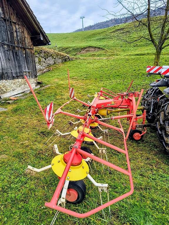 Tutte le macchine: Pöttinger Hit 61N - Kreiselheuer – Usato da Küssnacht am Rigi venduto da StadelRigi 1