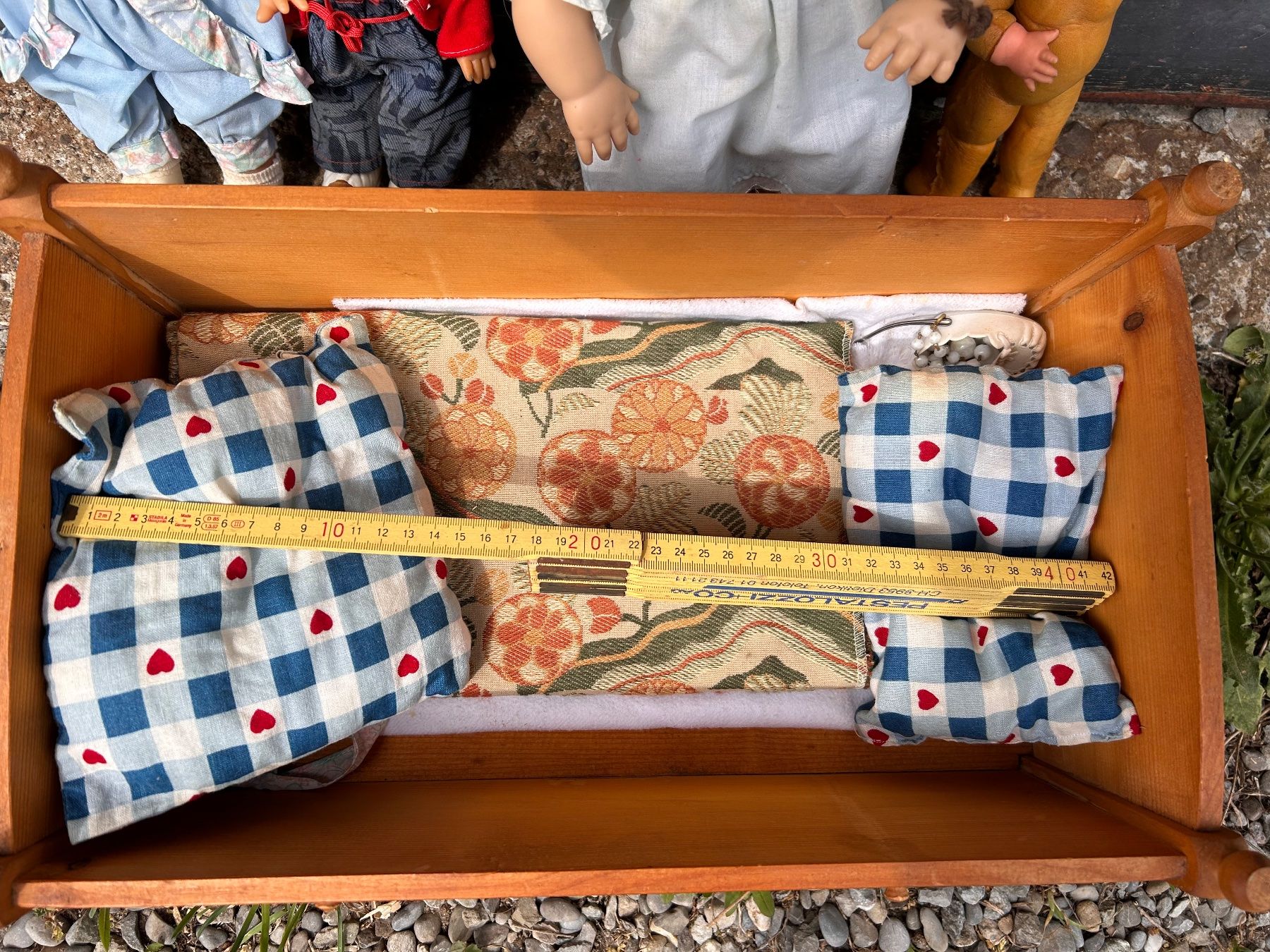 Giocattoli: Bunt Bemahlte Wiege mit 4 Puppen – Usato da Aristau venduto da WalterM06 7