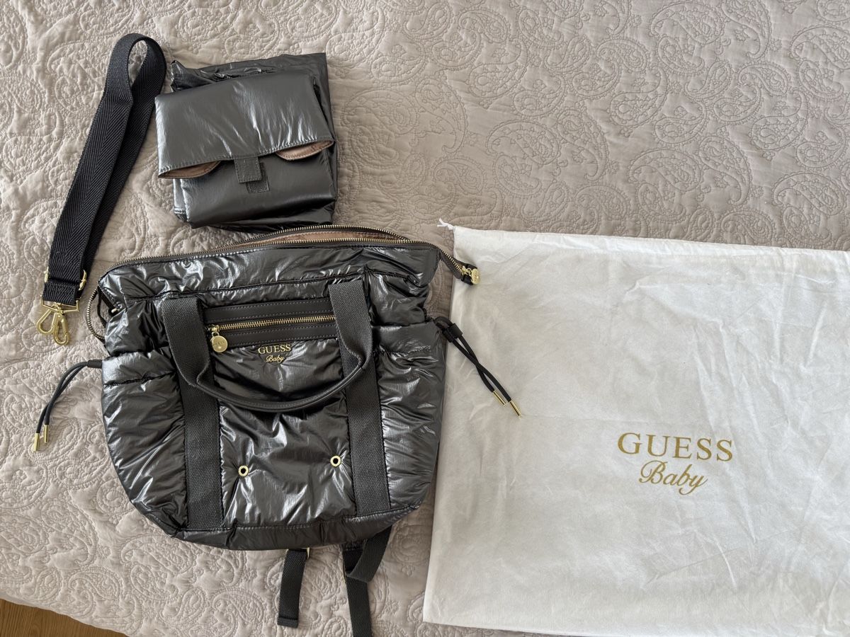 Guess Kindertaschen: Guess baby Wickeltasche – Gebraucht aus Ebikon von rubi24