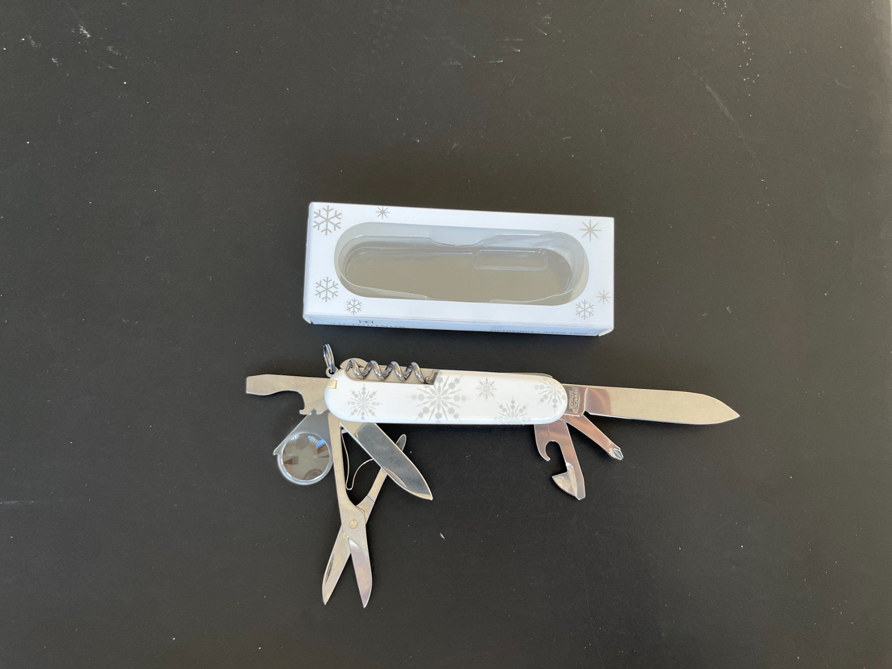 Victorinox Taschenmesser: Victorinox White Christmas Explorer 2017 – Neu und originalverpackt aus Full-Reuenthal von Strusal 1