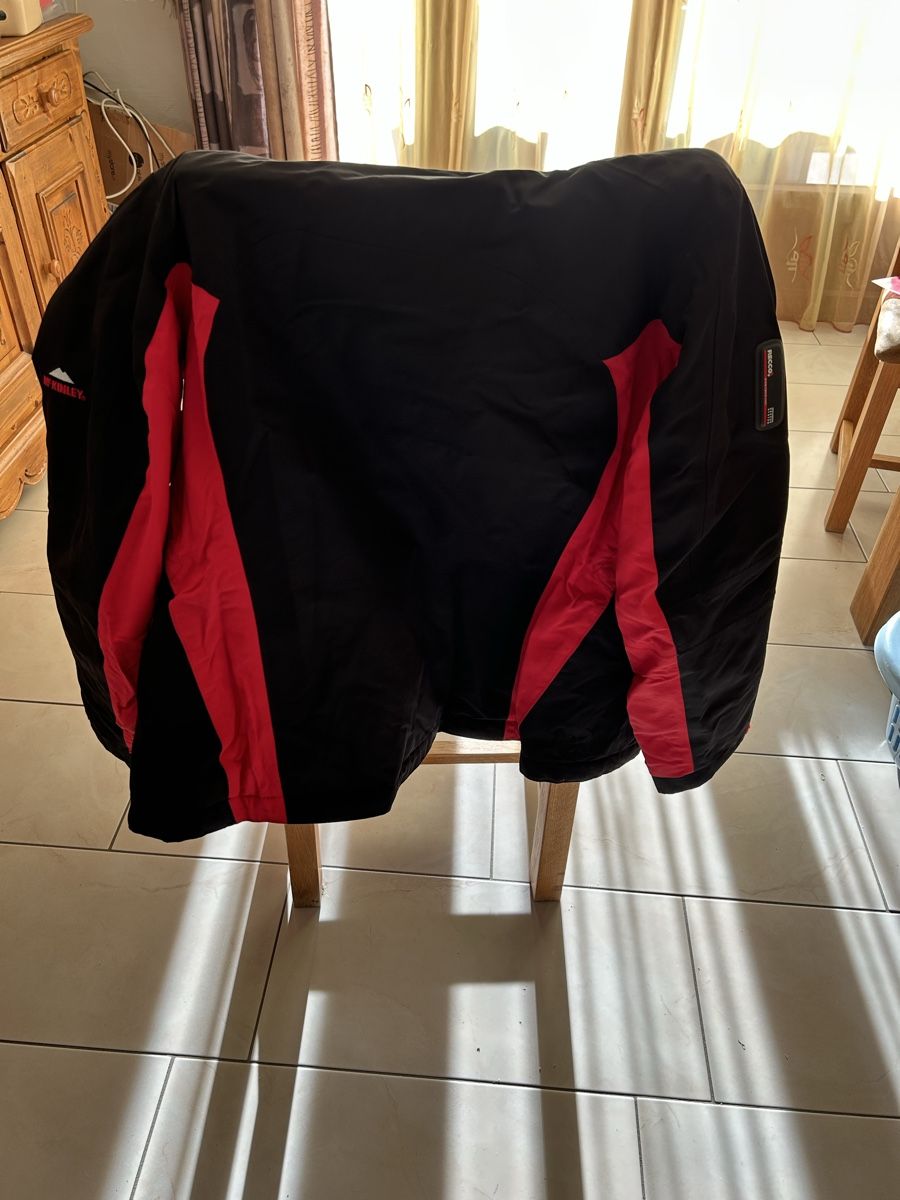 Mckinley Giacche: Veste hiver mc kinley L 44 – Usato da Orsières venduto da Maevalais 1