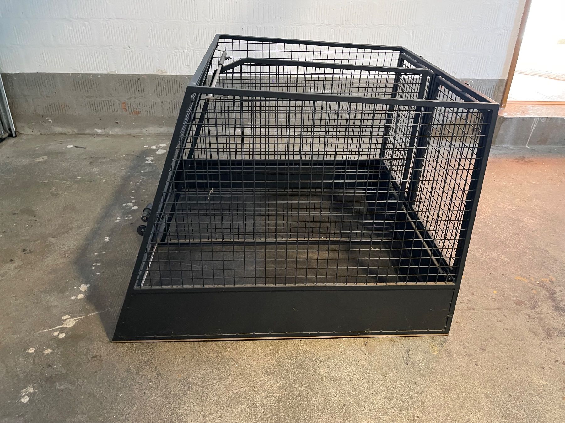 Gabbie, trasporto & Sicurezza: Stabile Hundeboxe – Usato da Innerberg venduto da Stuermw 3