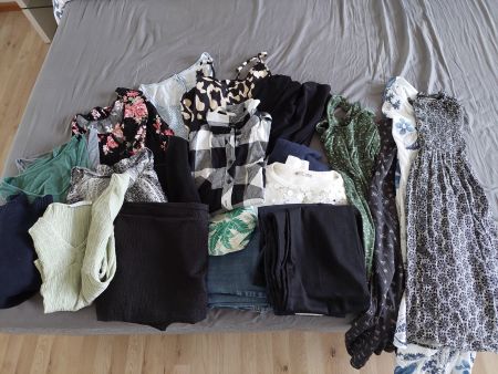 22 TEILIGES MARKENKLEIDER PAKET GR. S