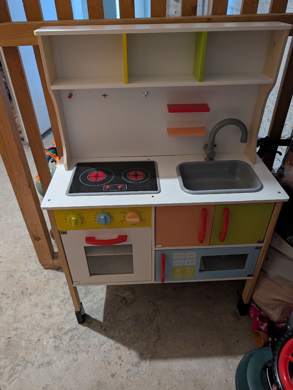 Jouets: Spielküche aus Echtholz mit LED-Herdplatten – D'occasion à Zürich par mic_gdn5 1