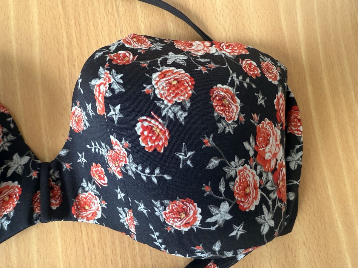Costumi da bagno & Bikini: Bikini-Top mit Rosen-Print, Gr. Circa 70-80 B/C – Usato da Grenchen venduto da denosh 1