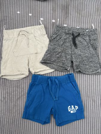 3 Jungen Shorts Gr. 86/92 Sommer C&A Gap