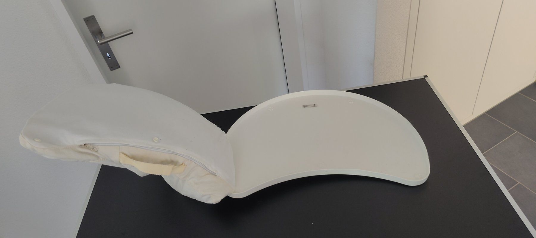 Sonstige Dekorationen & Accessoires: IKEA BRÄDA Laptoptisch Knietablett Laptoptablett weiss – Gebraucht aus Felben-Wellhausen von Awallner 2