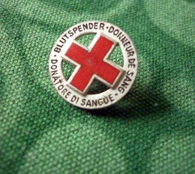 Plaquettes & Badges: Blutspender Abzeichen & Rotes Kreuz Klammer – D'occasion à Adliswil par di_hans 3