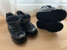 Zwei Winterstiefel 23/24