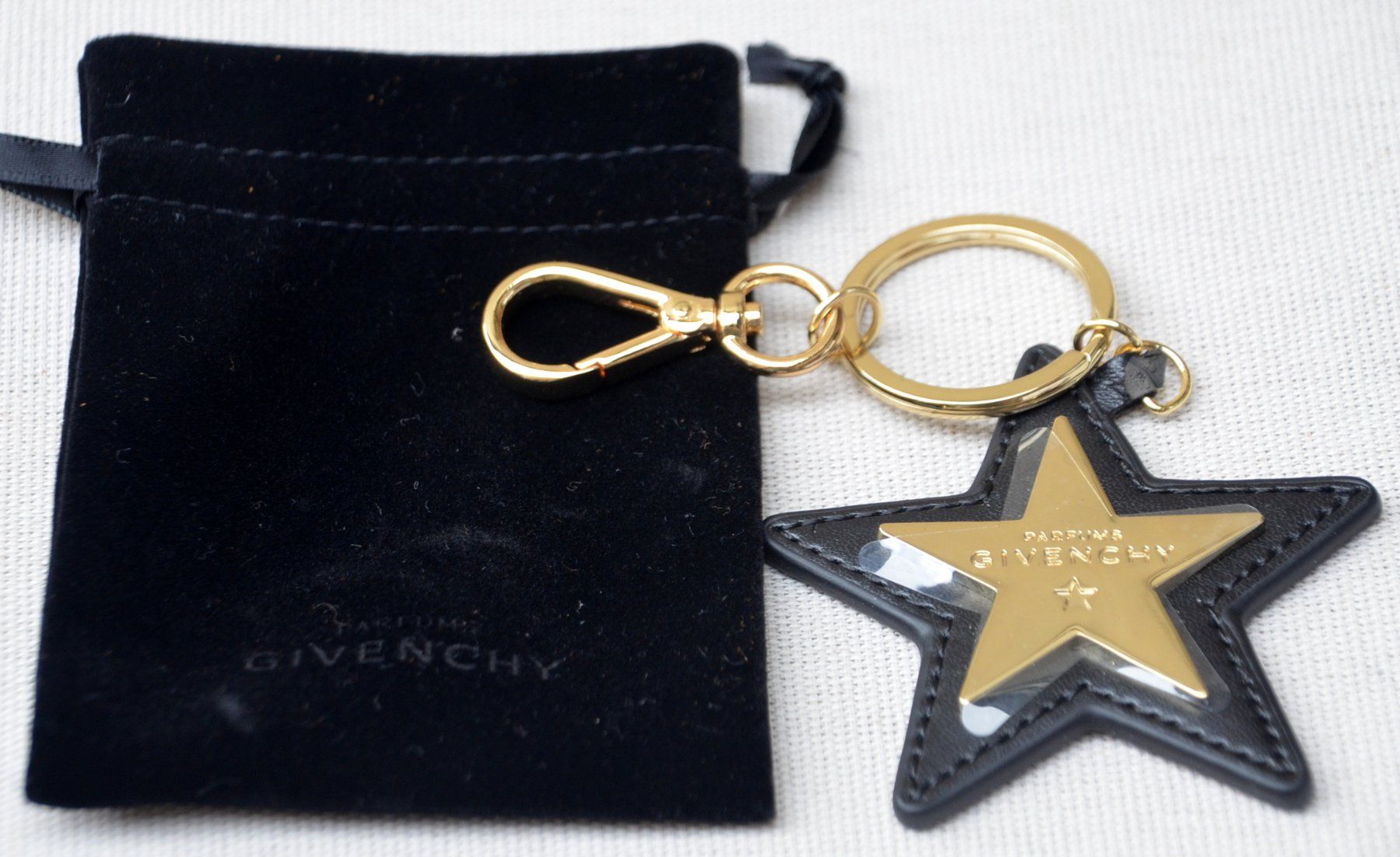 Givenchy Portachiavi: Givenchy Schlüsselanhänger / porte-clés – Nuovo (secondo la descrizione) da Collonges venduto da Allegree