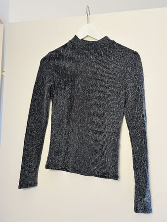 Silber-schwarzer Pulli