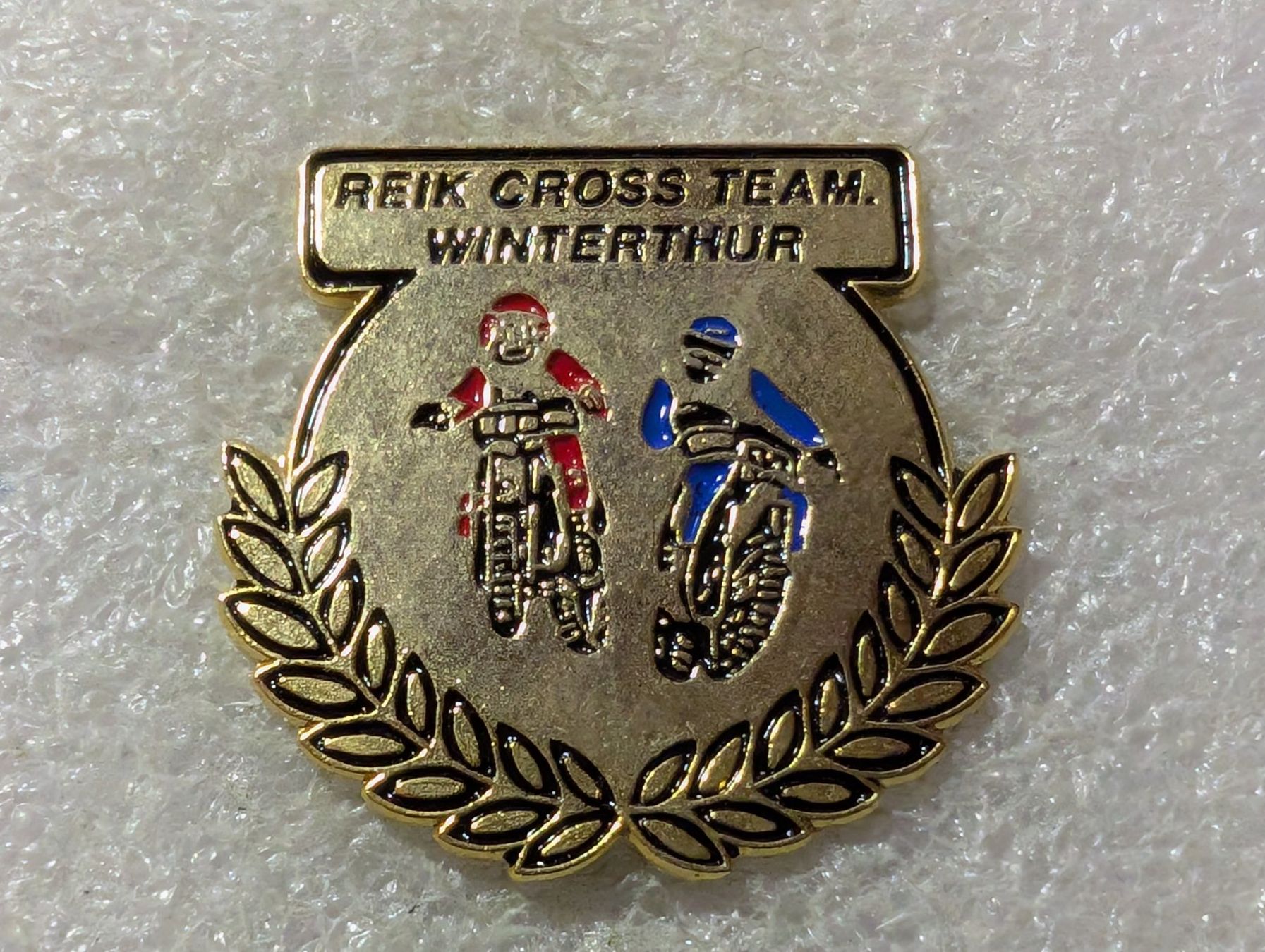 Placchette & Badge: Ansteckpin 121: Reik Cross Team Winterthur – Usato da Oppligen venduto da Pin-Fall-Shop