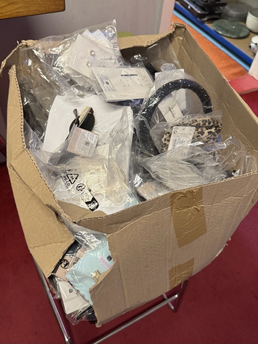 Altri gioielli: Lot Schmuck & Brillen neu voller Karton  – Nuovo (secondo la descrizione) da Schlieren venduto da Freundlich02 8