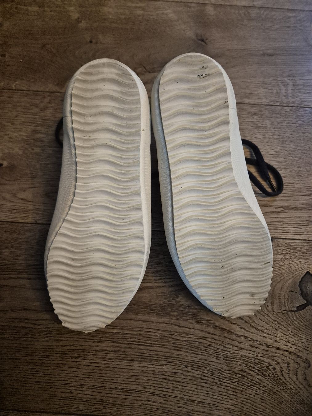 Veja Scarpe da uomo: Veja sneakers schwarz Gr.36 – Usato da Ostermundigen venduto da Louhdezd 3