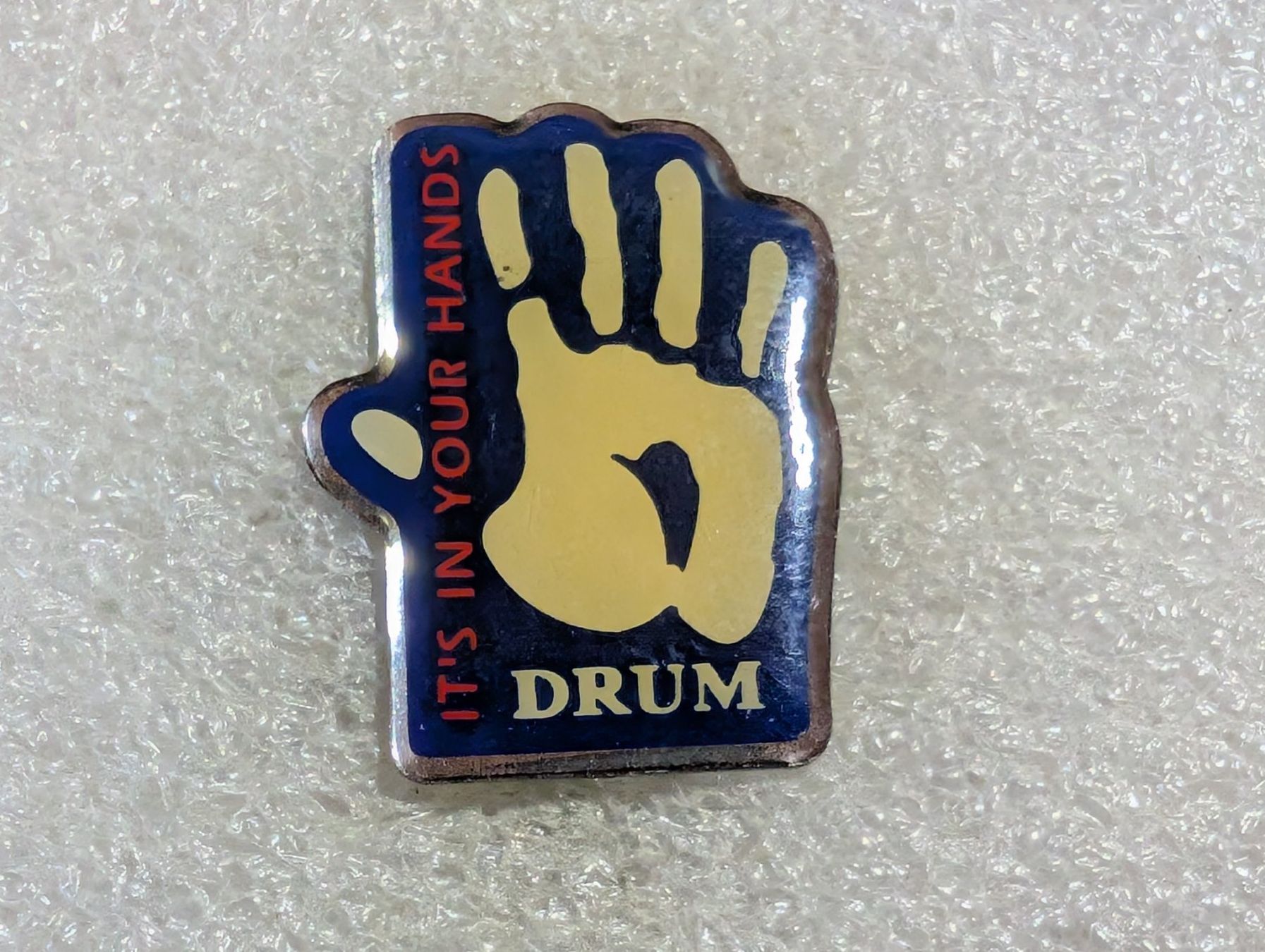 Placchette & Badge: Ansteckpin 99: Drum – Usato da Oppligen venduto da Pin-Fall-Shop