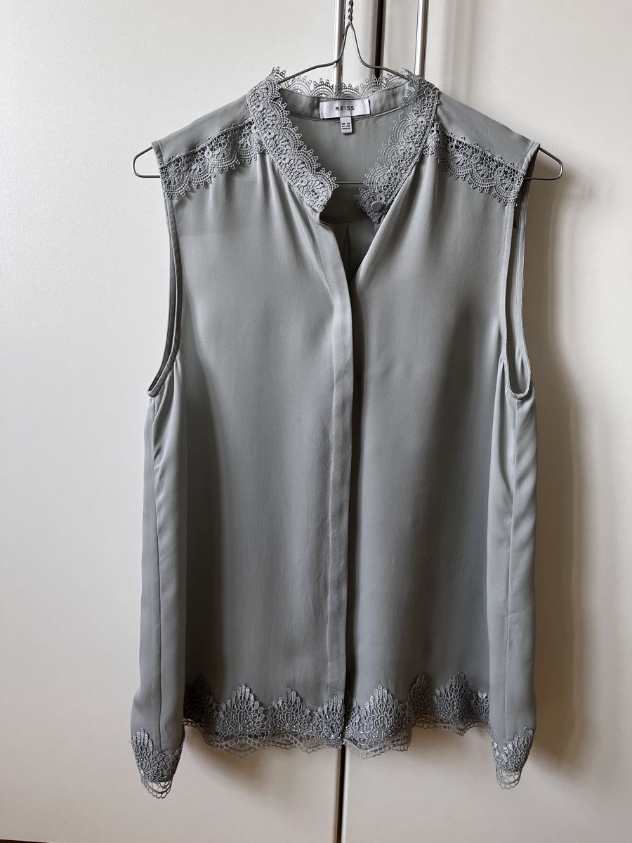 Top: Reiss Seidentop, Gr. 38, grau mit Spitze – Usato da Zürich venduto da Kleanthy