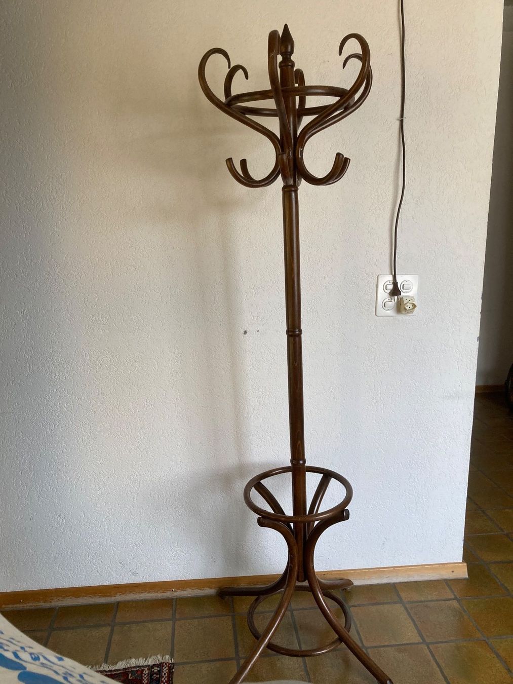 Porte manteau: 1 Garderobenständer aus Holz – D'occasion à Bauma par Dampf63 2