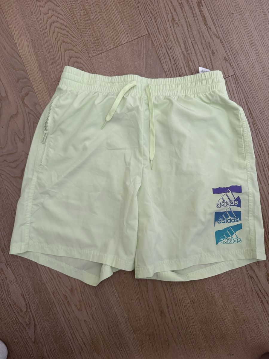 Adidas Pantaloni: ADIDAS BL Q2 SHORTS GREEN – Nuovo (secondo la descrizione) da Origlio venduto da sto_2pxf