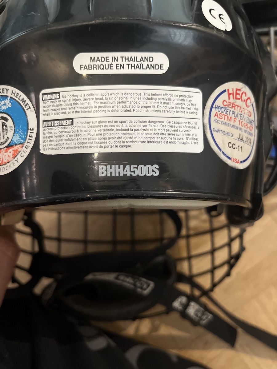 Helme: Eishockeyhelme Bauer  Kinder – Gebraucht aus Amriswil von  1