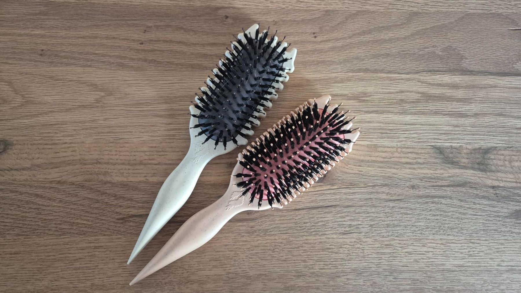 Altro per la cura dei capelli: Bounce Curl Volume & Define Brushes – Nuovo (secondo la descrizione) da Winterthur venduto da geitam 1