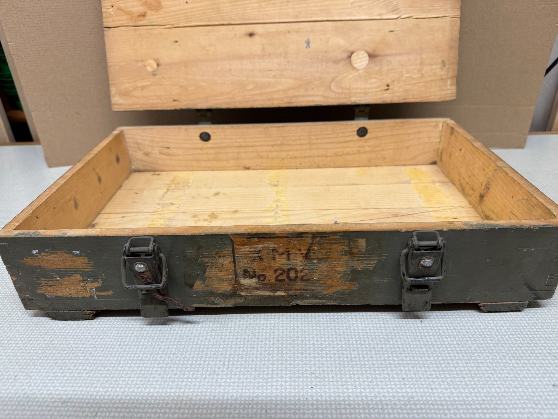 Attrezzatura & Pezzi di ricambio: Alte Original Armee Munitionskiste Holz – Usato da Siebnen venduto da Trans-Am 7