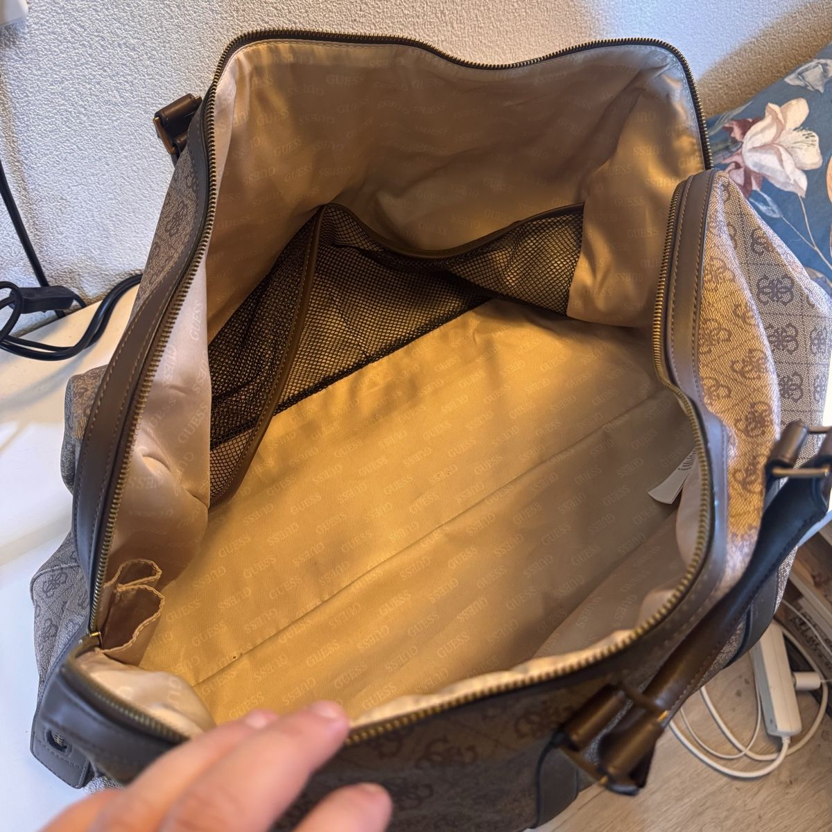 Guess Borse: Guess reisetasche braun mit Muster – Usato da Aeschi b. Spiez venduto da sch_nyv9 3