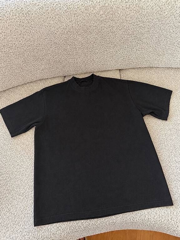 Moncler T-Shirts: Moncler T Shirt mit Backprint – Gebraucht aus Dietikon von Prelovedpearls 4