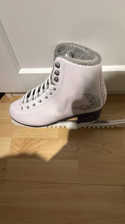 Damenschuhe: Zu verkaufen  – Neu und originalverpackt aus Niederbipp von Alexexandra