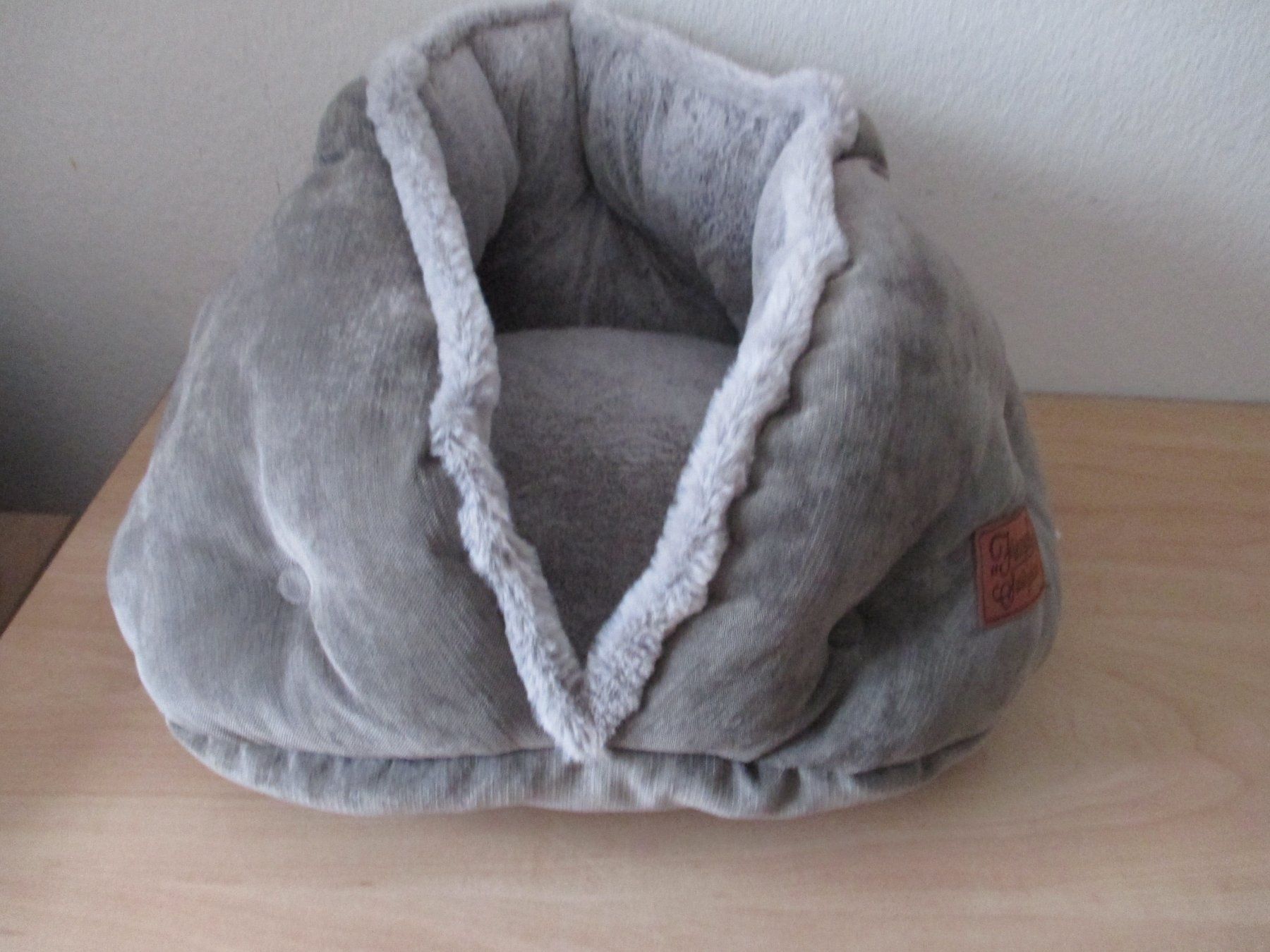 Liege- & Schlafplätze: HUNDE ODER KATZEN KUSCHELBETT 47X27X41CM NEU – Neu (gemäss Beschreibung) aus Winterthur von katzen07