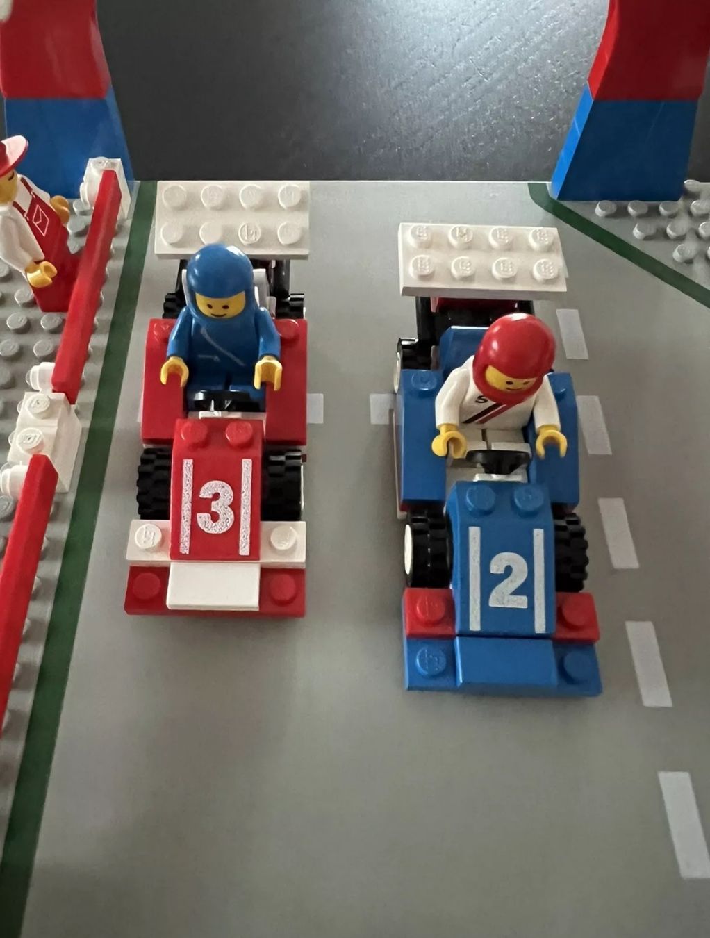 Lego Spielzeuge: LEGO Set 6381 Classic Town Motor Speedway – Gebraucht aus Laufen von ric_9vmm 3