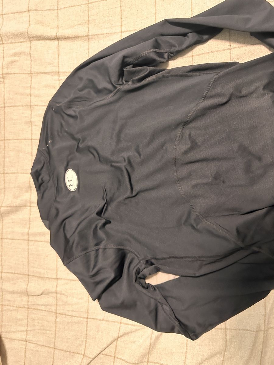 T-shirt: Under Armour ColdGear Fitted Top - Black, Men's Medium – Usato da Gattikon venduto da 386ComicEmpire 2