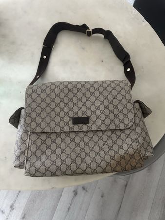 Gucci Wickeltasche GG Supreme beige mit Wickelunterlage