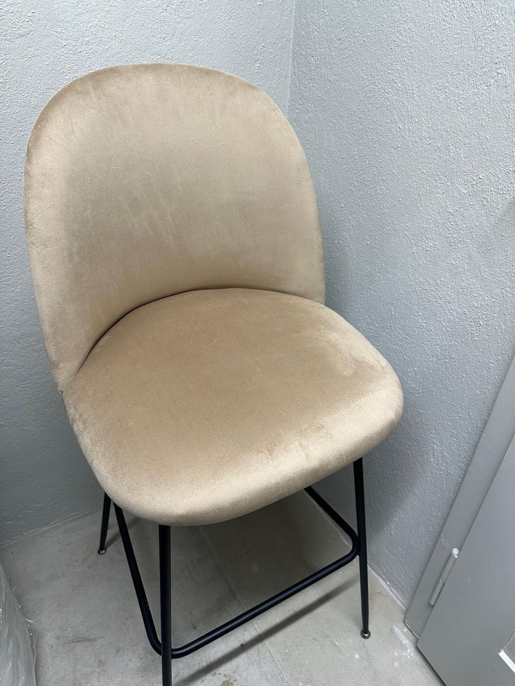 Beliani Sedie: Set mit 2 Barstühlen ARCOLA Samtstoff Taupe – Nuovo (secondo la descrizione) da Zürich venduto da igo_jvb5 5