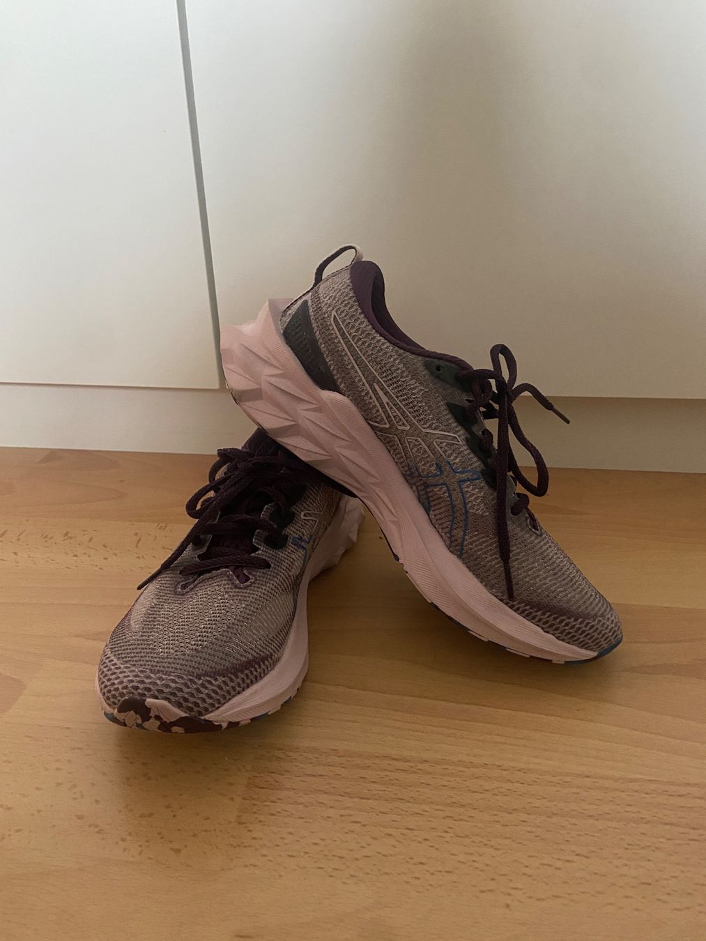Asics Scarpe da donna: Laufschuh ASICS Performance (NOVABLAST 2) – Usato da Kloten venduto da zizibru 2