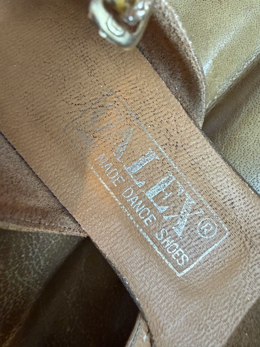 Chaussures filles: Tanzschuhe Leder – D'occasion à Obfelden par tan_9lj9 2