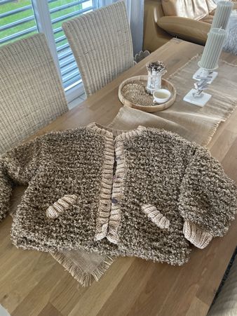 Strickjacke. Gr. S. Neu