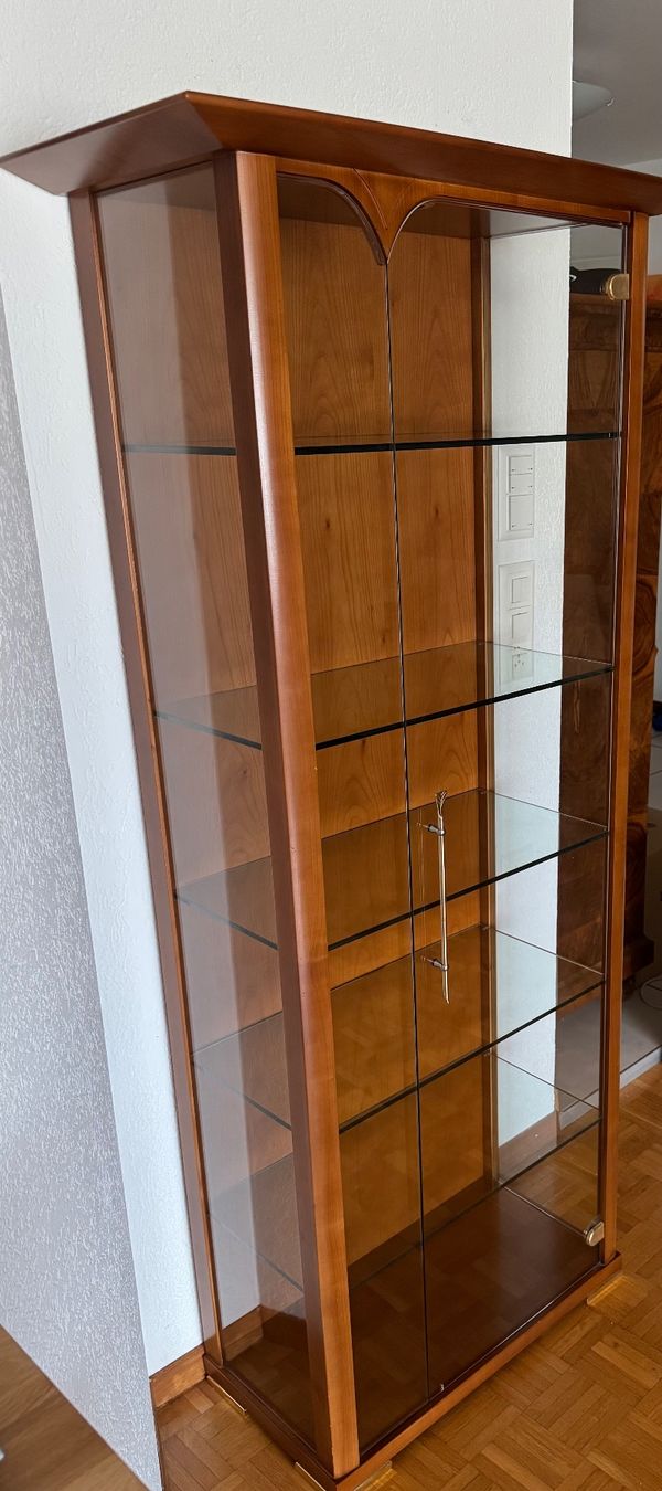 Vetrine: Elegante Glasvitrine / Sammlervitrine in Kirschbaum – Usato da Wiesendangen venduto da dfc187 2
