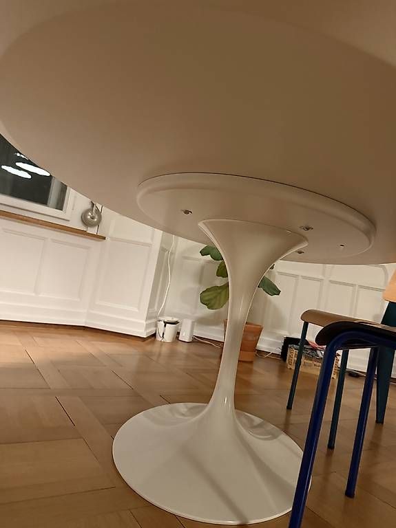 Tavoli: Knoll Saarinen Tulip Table  oval, ca. 2 m, weiss – Usato da Zürich venduto da nielssi 2