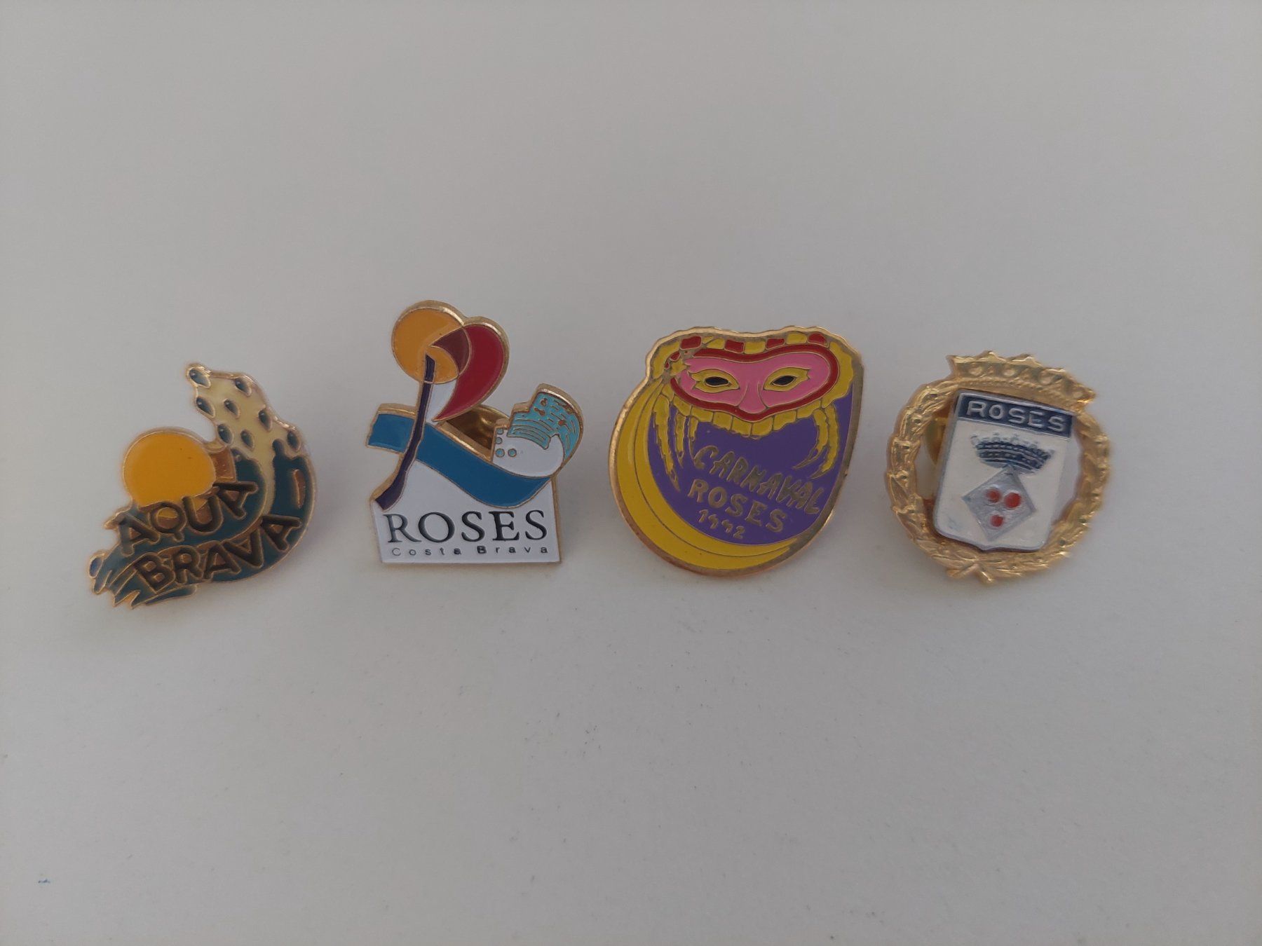 Placchette & Badge: 4 Pins Roses -  Costa Brava – Nuovo (secondo la descrizione) da Wil SG venduto da ram_c5j2